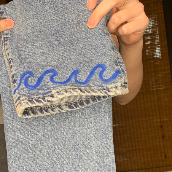 Vintage Light Wash Mom Jeans Hand Painted - Picture 7 of 7